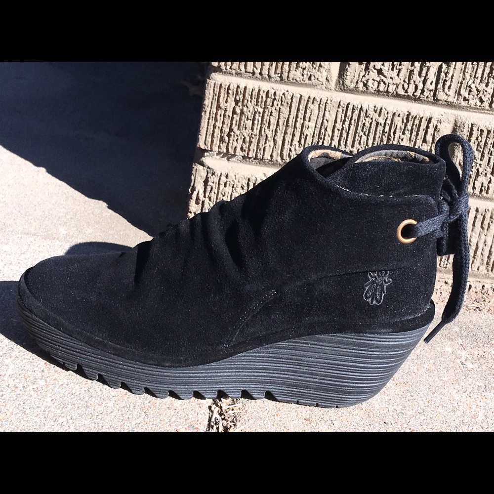 🖤🖤Black wedge Fly London Yebi❤️❤️